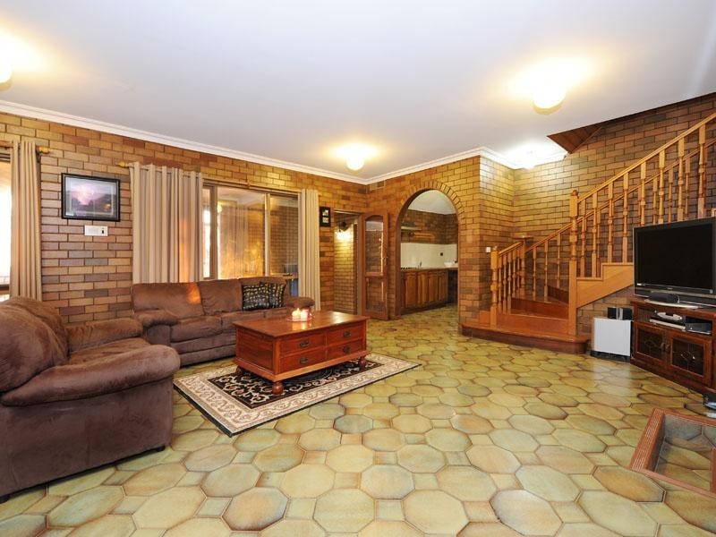 11 BLUEBERRY Road, Mooroolbark VIC 3138