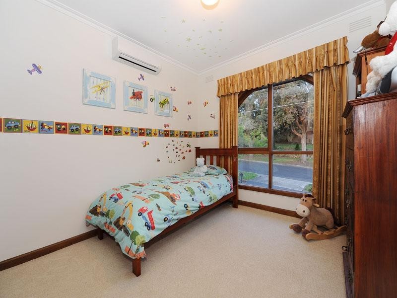 11 BLUEBERRY Road, Mooroolbark VIC 3138