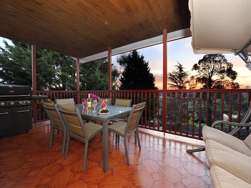 11 BLUEBERRY Road, Mooroolbark VIC 3138