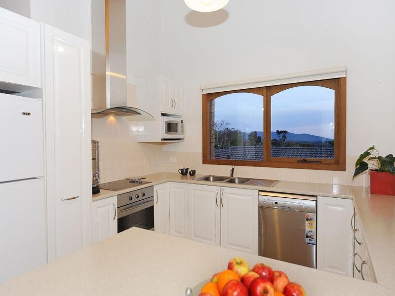 11 BLUEBERRY Road, Mooroolbark VIC 3138