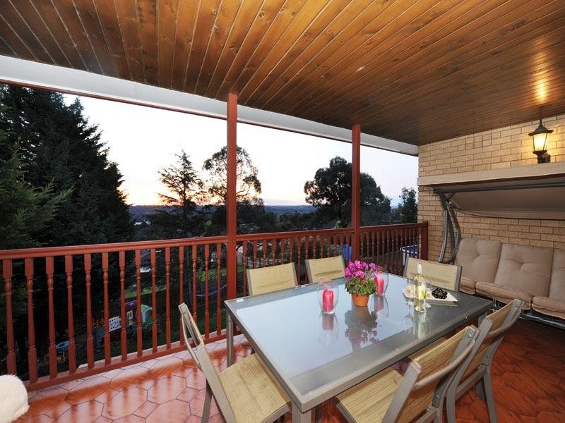 11 BLUEBERRY Road, Mooroolbark VIC 3138