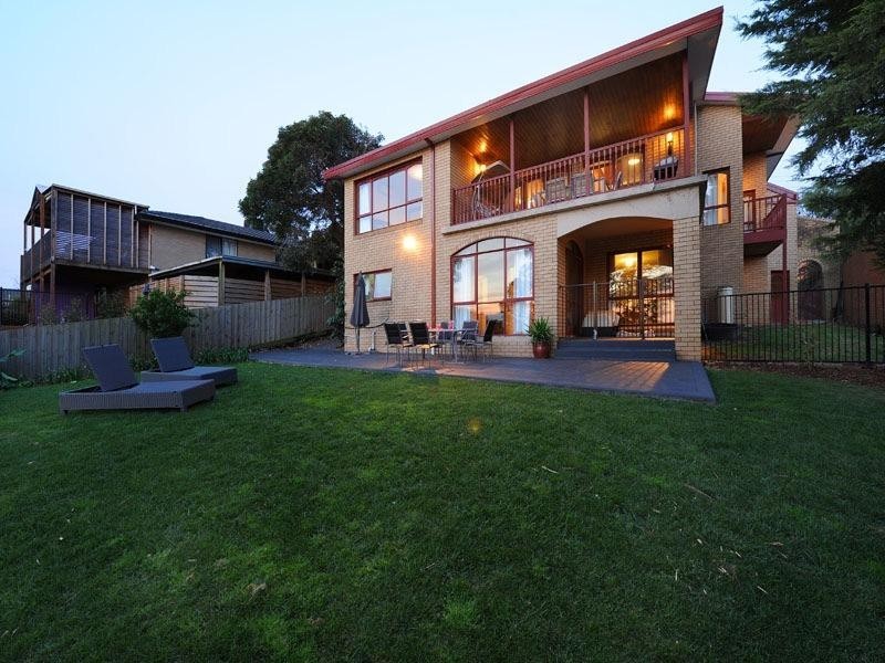 11 BLUEBERRY Road, Mooroolbark VIC 3138