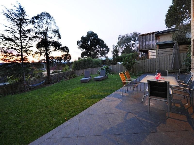 11 BLUEBERRY Road, Mooroolbark VIC 3138