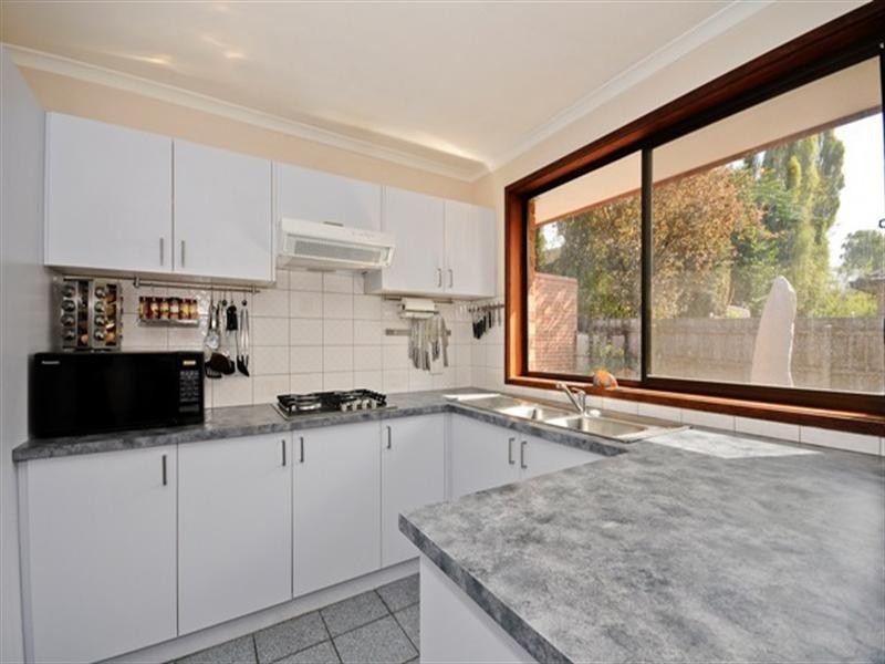 2/15 Kitchener Road, Croydon VIC 3136