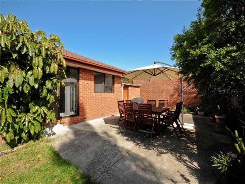 2/15 Kitchener Road, Croydon VIC 3136