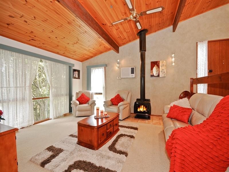 64 ZINA Grove, Mooroolbark VIC 3138