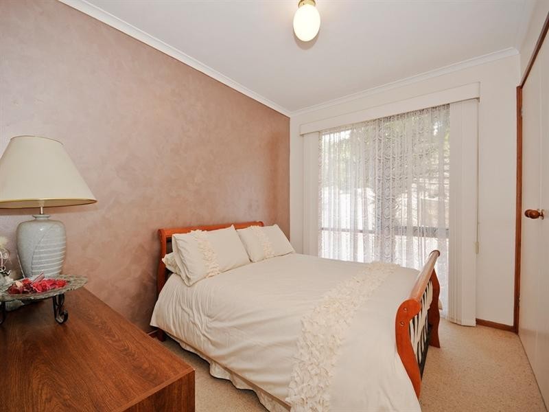 64 ZINA Grove, Mooroolbark VIC 3138