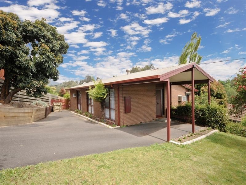 64 ZINA Grove, Mooroolbark VIC 3138