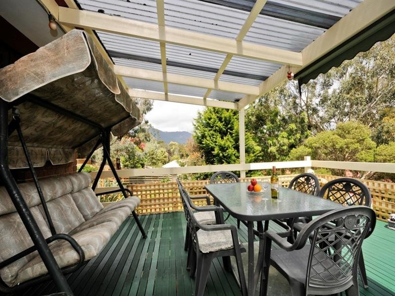 64 ZINA Grove, Mooroolbark VIC 3138