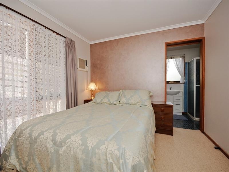 64 ZINA Grove, Mooroolbark VIC 3138