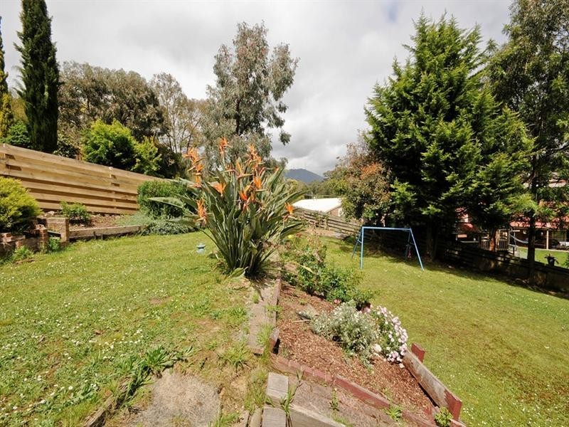 64 ZINA Grove, Mooroolbark VIC 3138