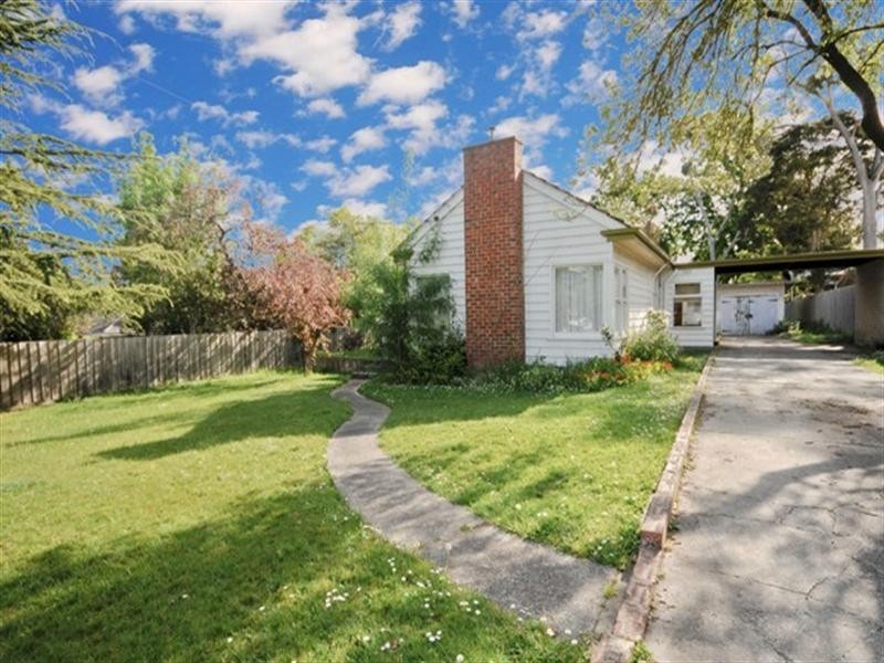 12 GORDON Street, Croydon VIC 3136