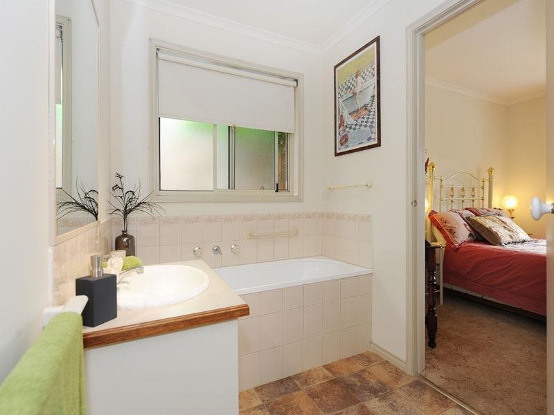 8/12 CUTTS Avenue, Croydon VIC 3136