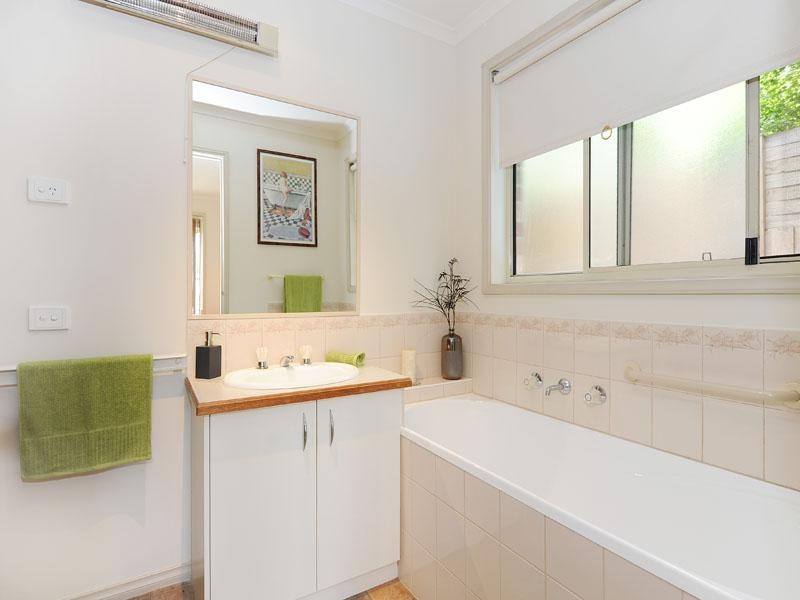 8/12 CUTTS Avenue, Croydon VIC 3136