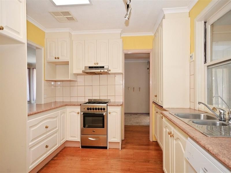 21 Lucas Avenue, Kilsyth VIC 3137