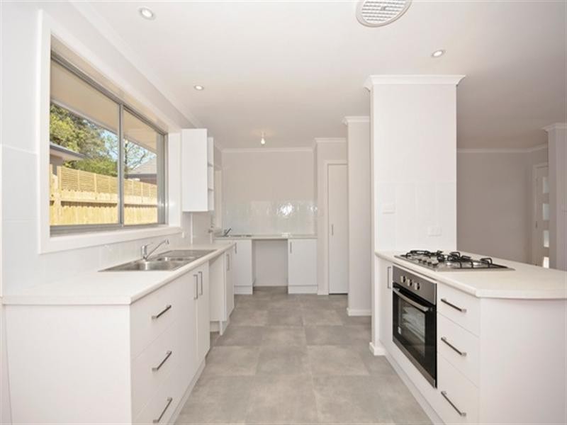 11 Glen Dhu Road, Kilsyth VIC 3137