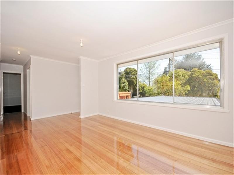 11 Glen Dhu Road, Kilsyth VIC 3137