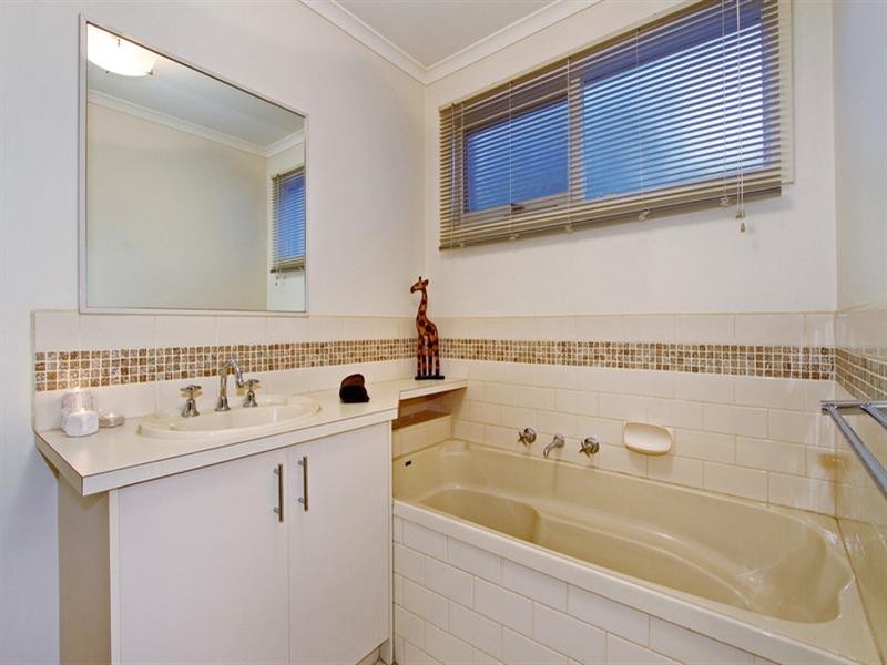 23 Latrobe Court, Croydon Hills VIC 3136