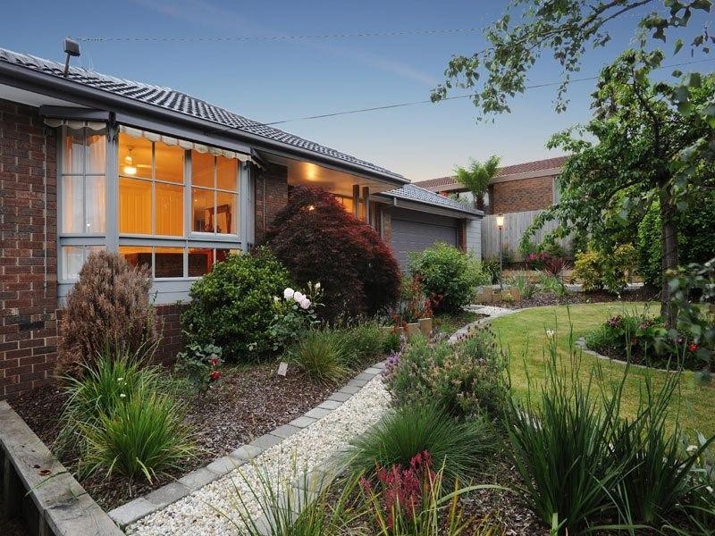 51 ANGELICA Crescent, Croydon Hills VIC 3136