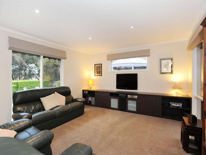 51 ANGELICA Crescent, Croydon Hills VIC 3136