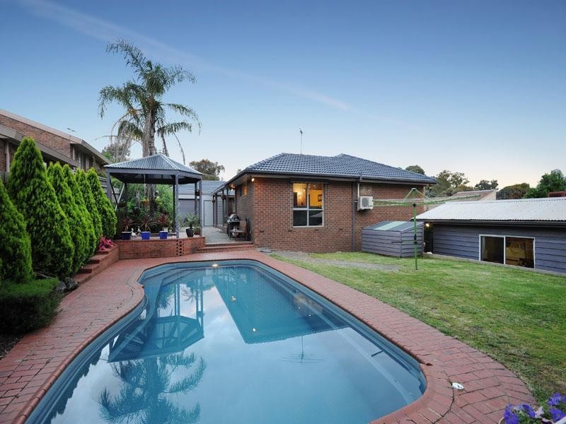 51 ANGELICA Crescent, Croydon Hills VIC 3136