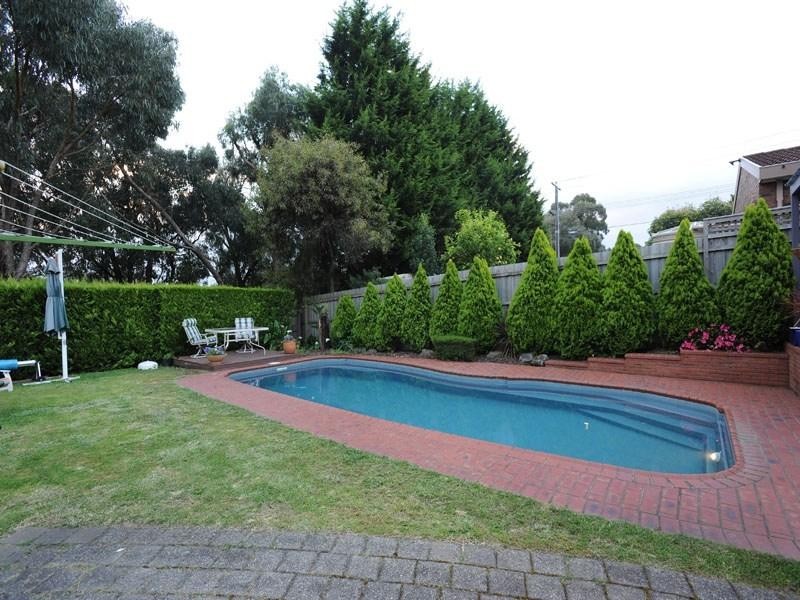 51 ANGELICA Crescent, Croydon Hills VIC 3136