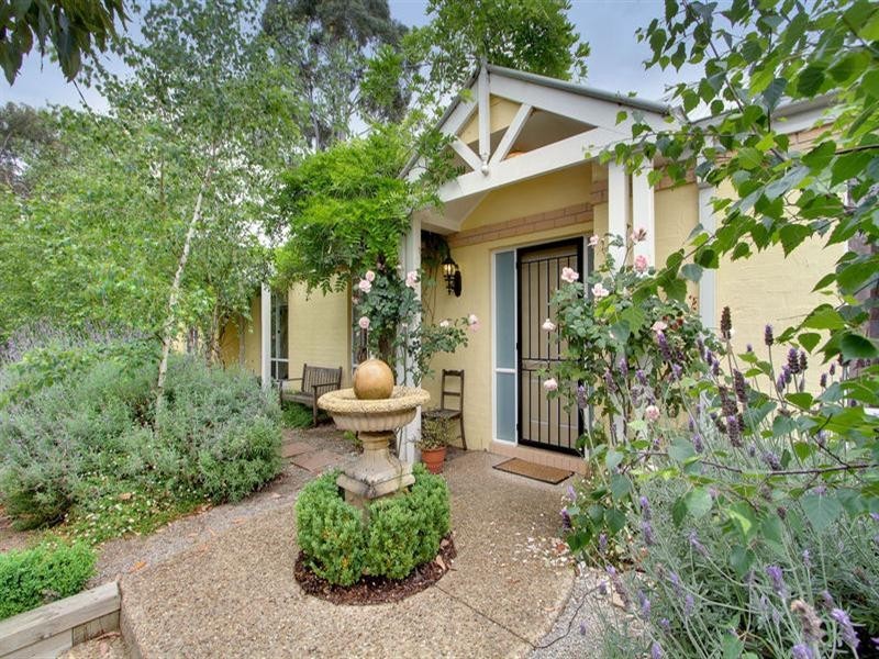27 HENTY Court, Croydon VIC 3136