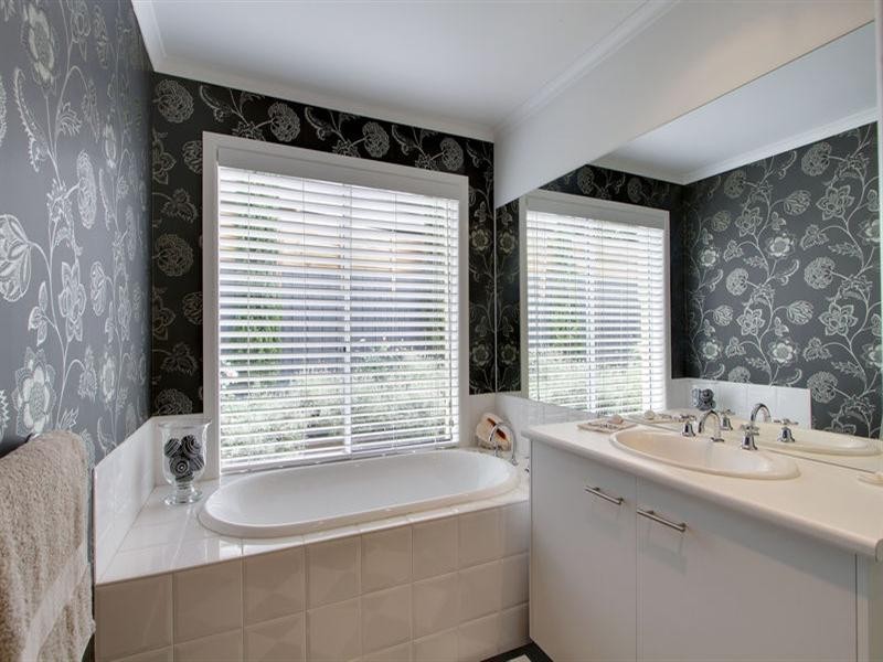 27 HENTY Court, Croydon VIC 3136