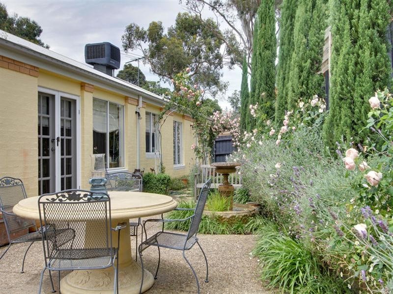 27 HENTY Court, Croydon VIC 3136