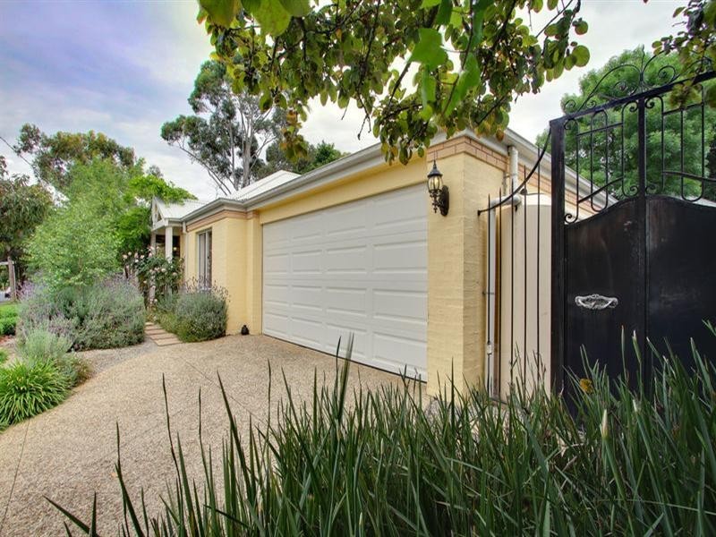 27 HENTY Court, Croydon VIC 3136