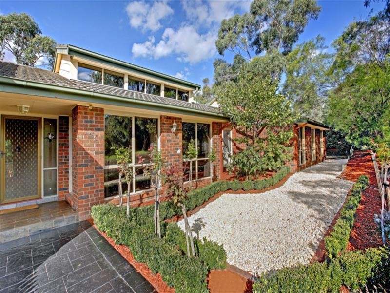 55 CROYDON HILLS Drive, Croydon Hills VIC 3136