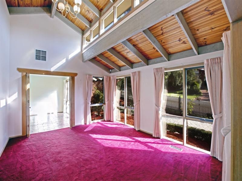 55 CROYDON HILLS Drive, Croydon Hills VIC 3136