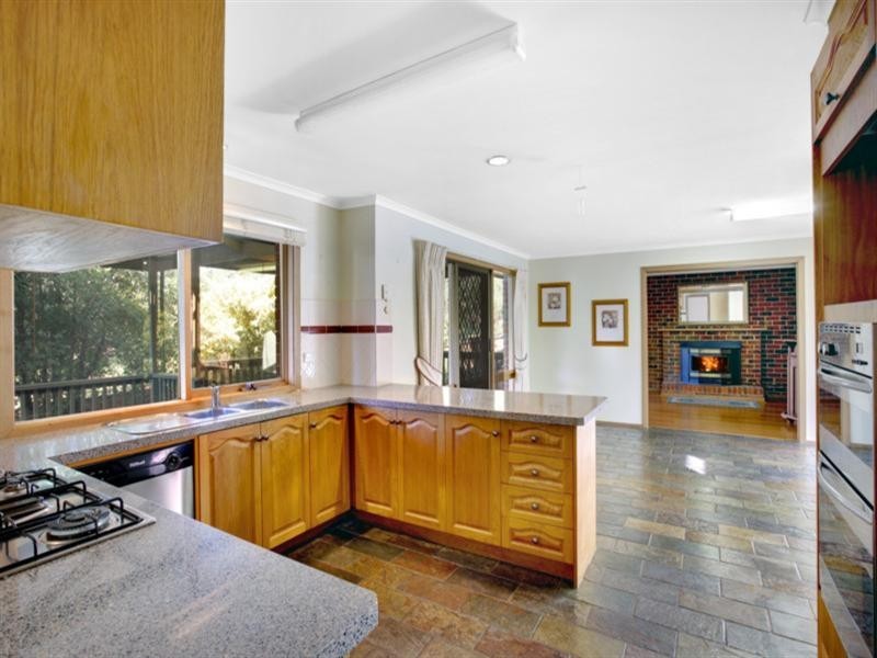 55 CROYDON HILLS Drive, Croydon Hills VIC 3136