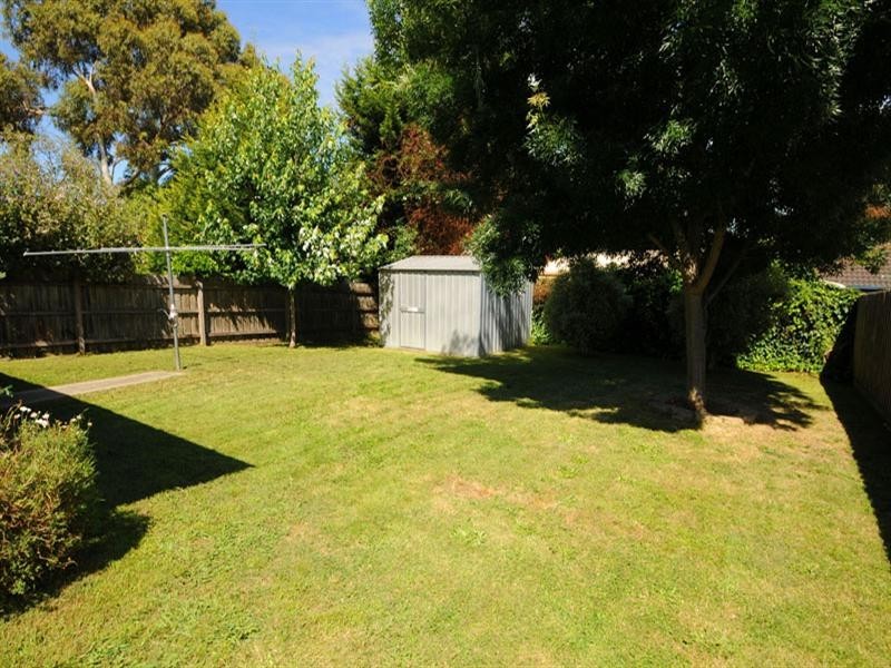 19 Adelaide Close, Berwick VIC 3806