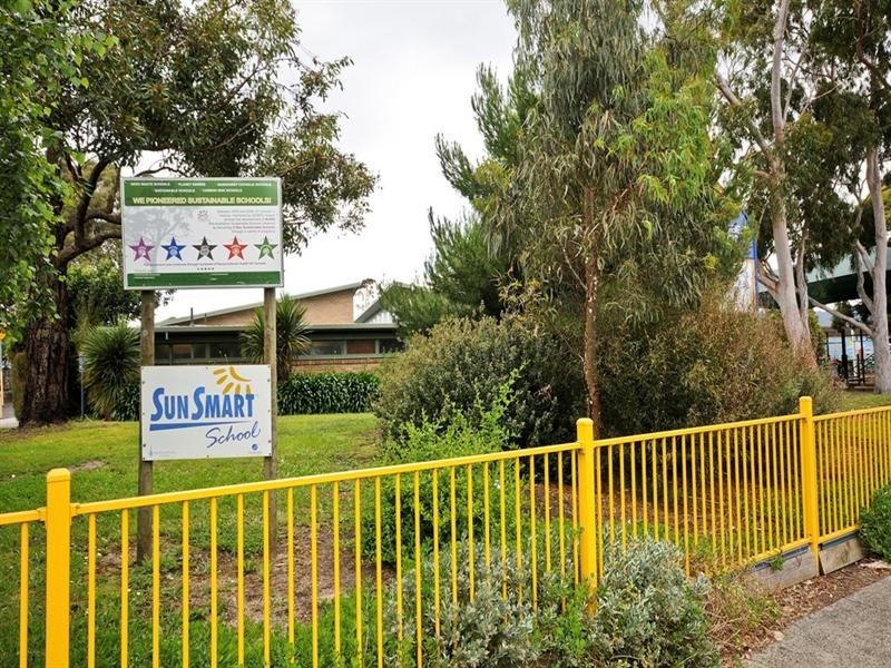 34a BIMBADEEN Drive, Mooroolbark VIC 3138