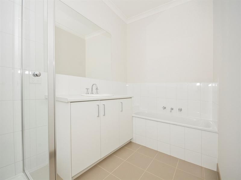 2a SEVENOAKS Avenue, Croydon VIC 3136