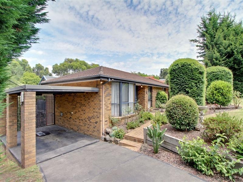 6 PATTERDALE Court, Croydon Hills VIC 3136