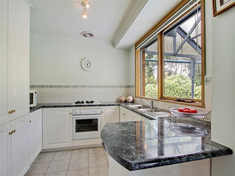 6 PATTERDALE Court, Croydon Hills VIC 3136