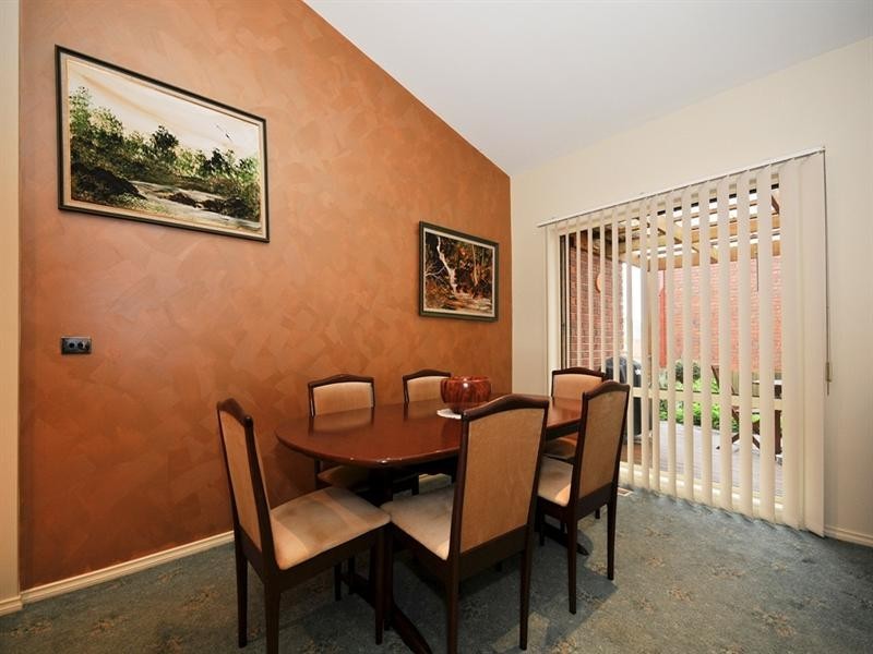 8 REGENCY Rise, Chirnside Park VIC 3116