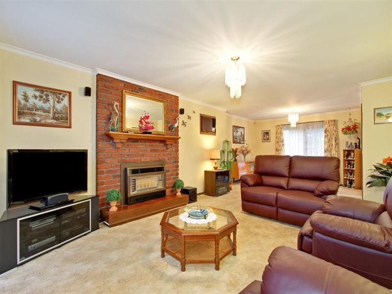 38 ROSEMARY Avenue, Croydon Hills VIC 3136