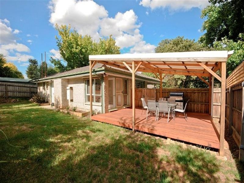 2/37 Warrien Road, Croydon North VIC 3136