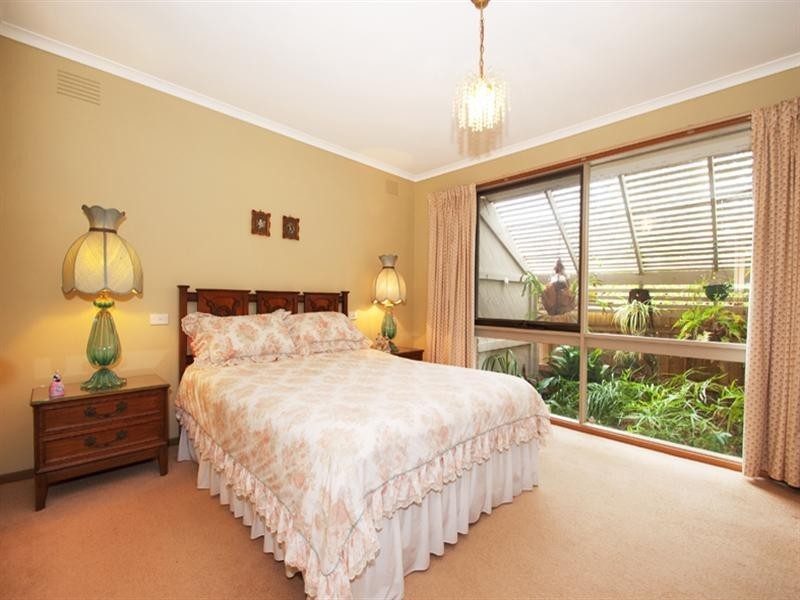 5 PLUMTREE Rise, Croydon Hills VIC 3136