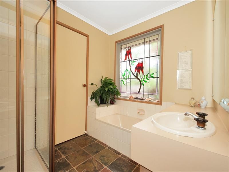5 PLUMTREE Rise, Croydon Hills VIC 3136