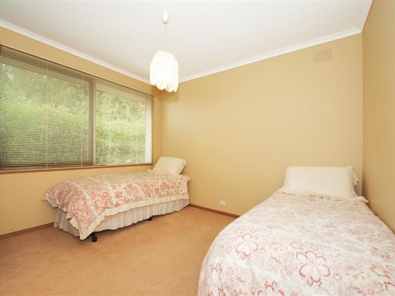 5 PLUMTREE Rise, Croydon Hills VIC 3136