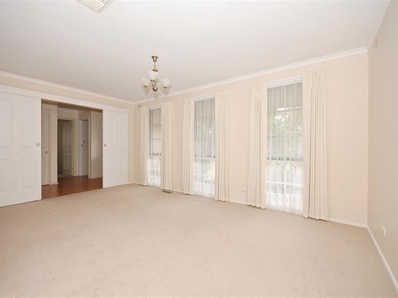 9 Larissa Court, Croydon VIC 3136