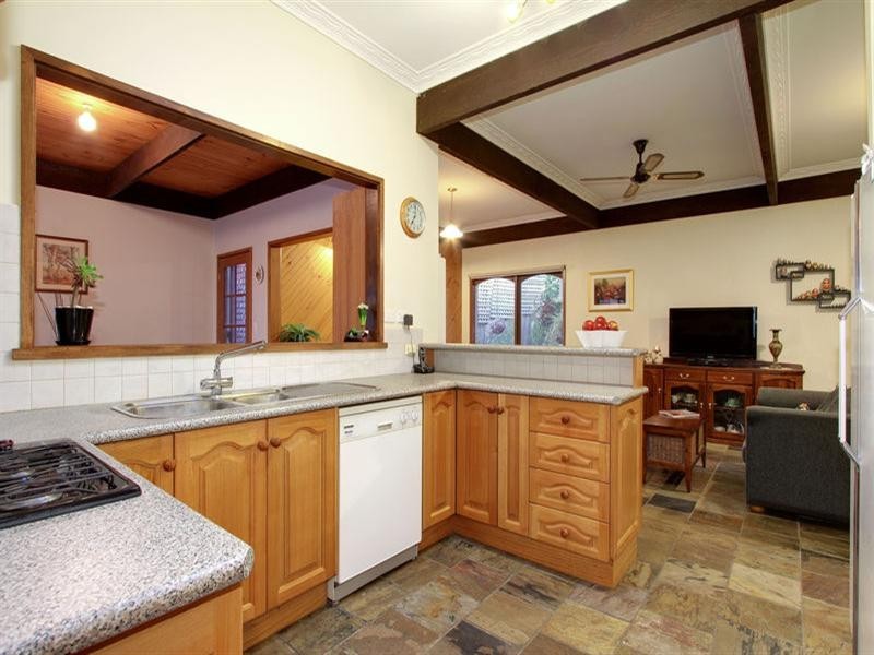 10 NEUPARTH Road, Croydon North VIC 3136