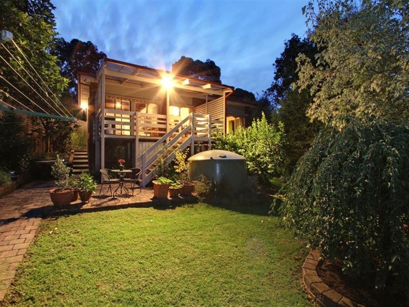 10 NEUPARTH Road, Croydon North VIC 3136