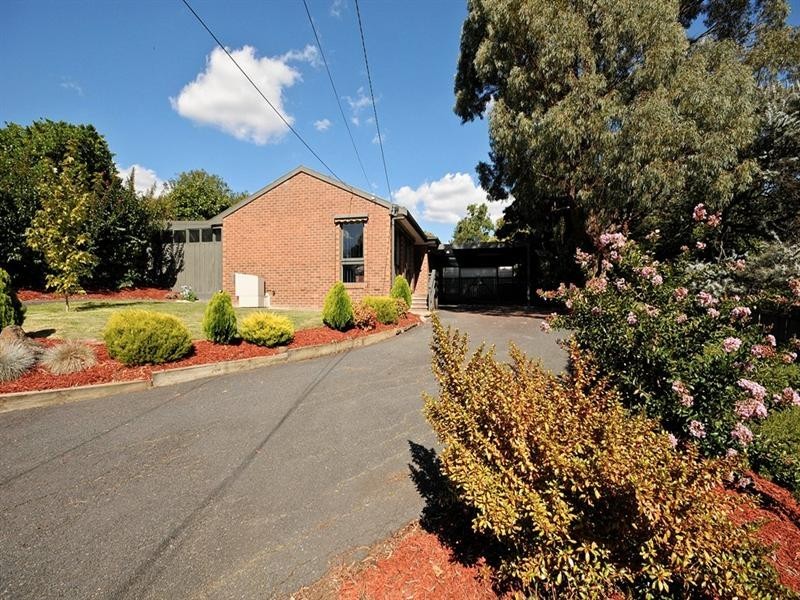 12 BLACKFRIARS Lane, Chirnside Park VIC 3116