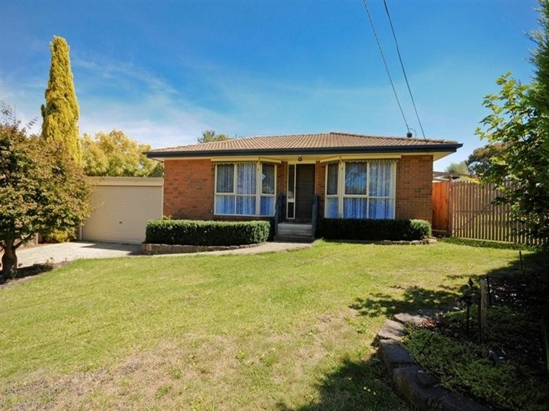4 DERWENT Close, Croydon Hills VIC 3136