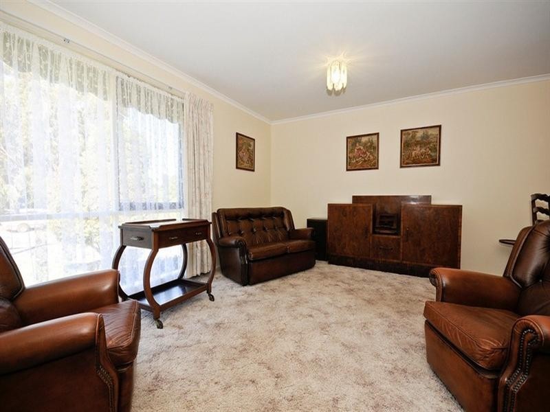 4 DERWENT Close, Croydon Hills VIC 3136